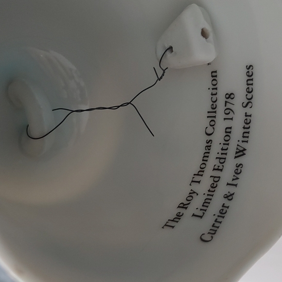 43 year old Vintage Currier&Ives Winter Scenes 1978 Dinner Bell 5 3/8 in.Hx3 W - Picture 10 of 10